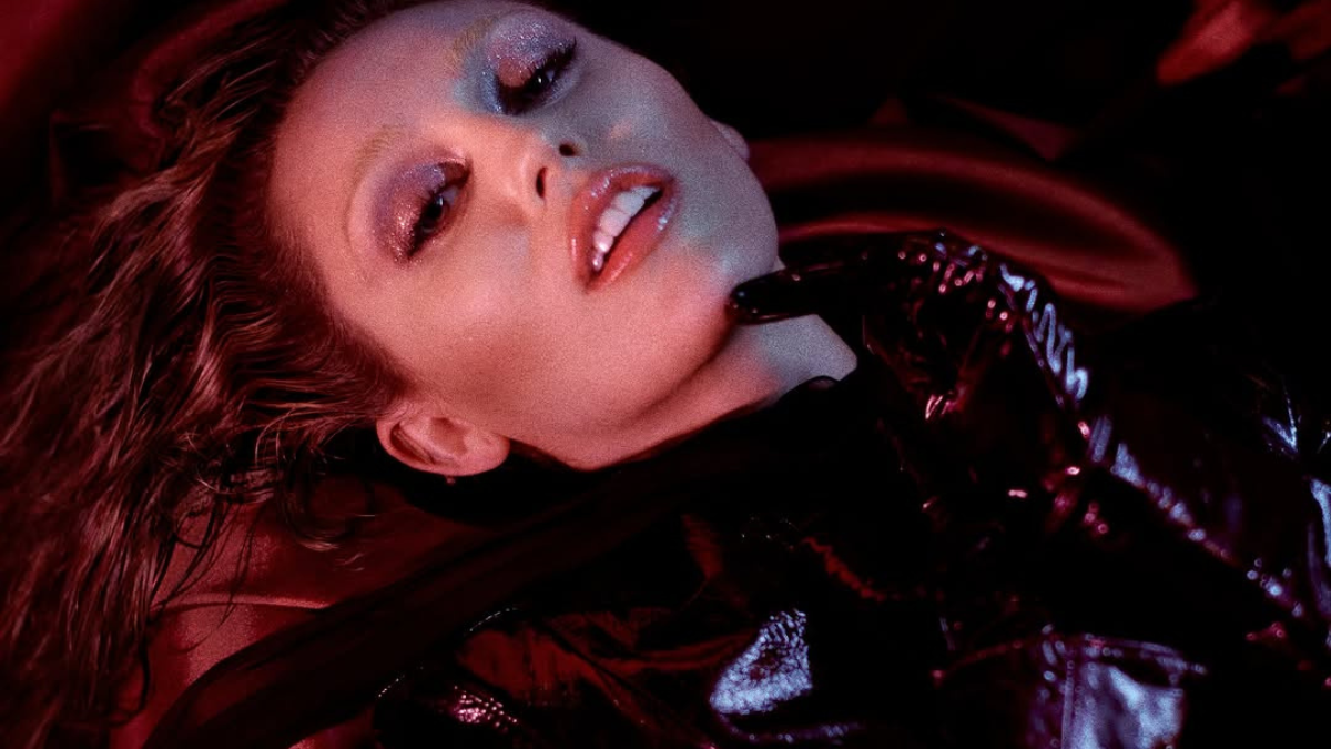 Miley Cyrus drops "End of the World"