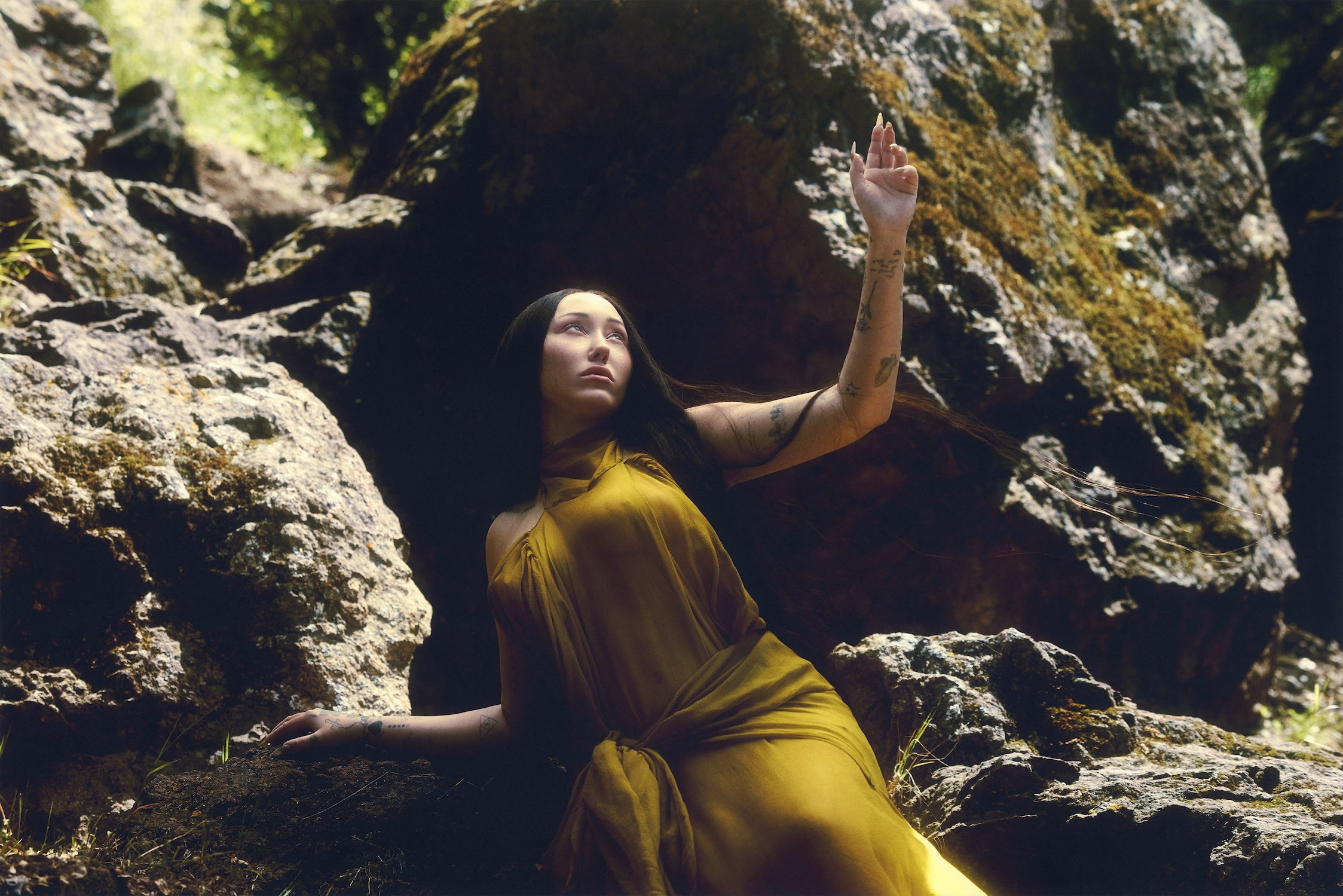 Noah Cyrus releases new single “New Country” featuring Blake Shelton