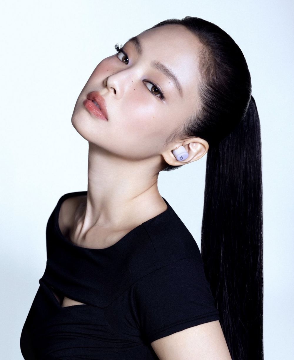 Jennie teams up with Beats by Dre for ‘Ruby‑Red Solo 4’ collab