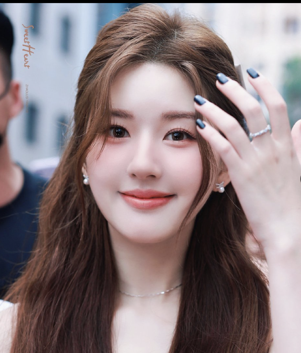 Zhao Lusi was awarded the "Sichuan Provincial Award" recognising her outstanding contribution towards women and children's causes.