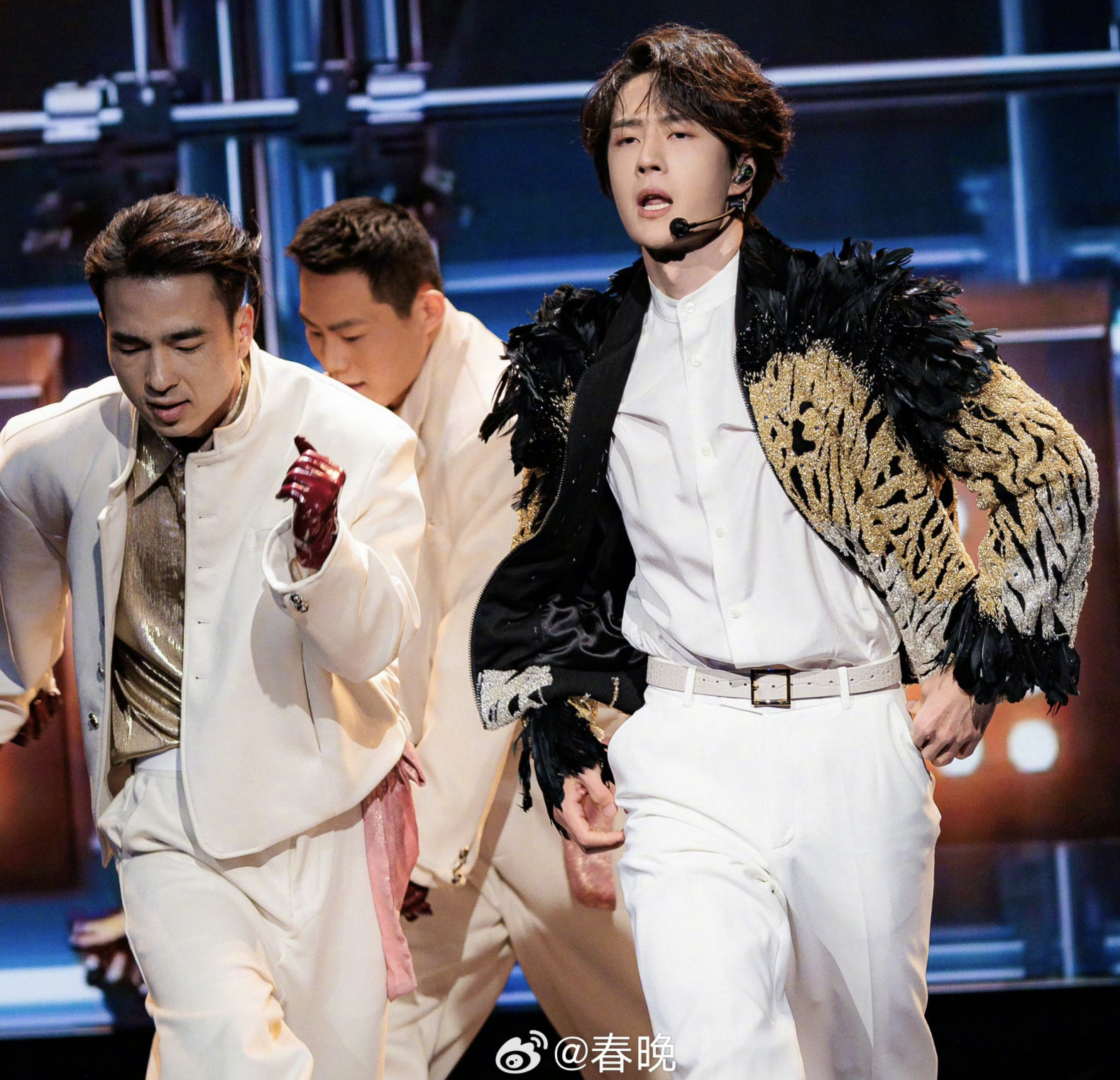 Wang Yibo’s performance with Aaron Kwok goes viral spurring dance covers and fan art.
