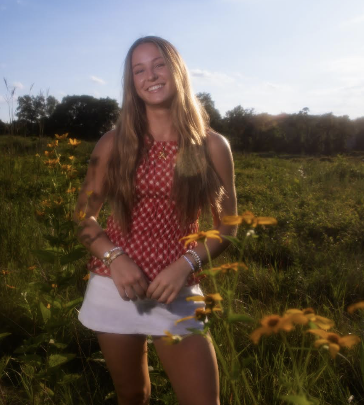 Rising act Kelly Reynolds gets us dancing along to warm summer love song “Live A Little”