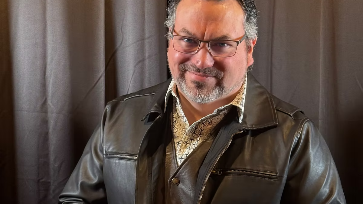 Paul Minnich trades burnout for breeze on new single “In The Sand”