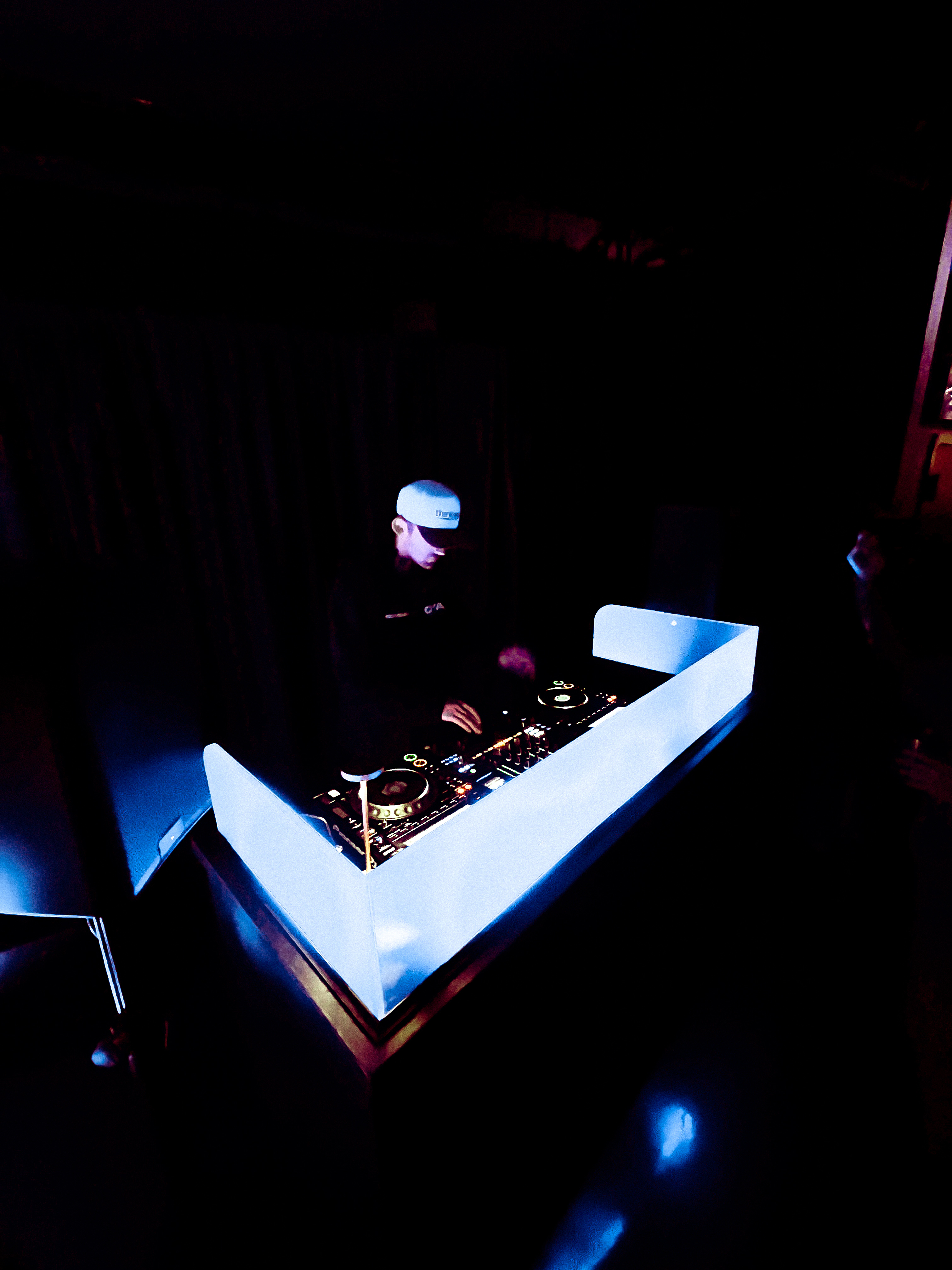 obee turns club escapism into social commentary on ‘SODA’