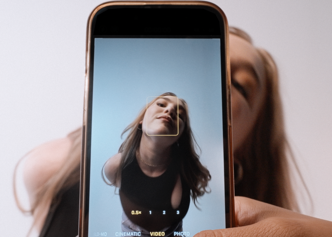 Hanna Andréa shares observant yet anthemic pop number "GET OFF YOUR PHONE"
