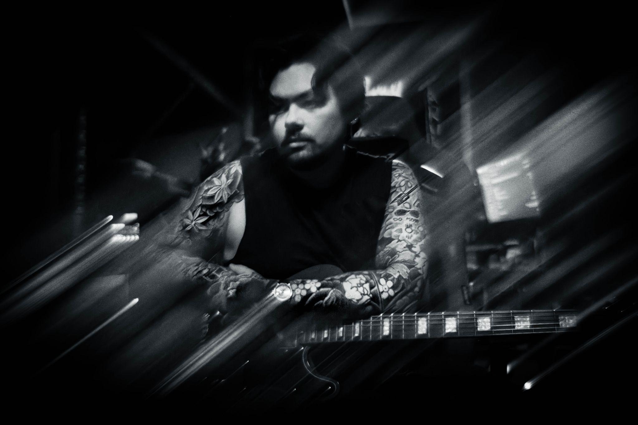 TARUKI confronts identity erosion on crushing new single “Fading Light”