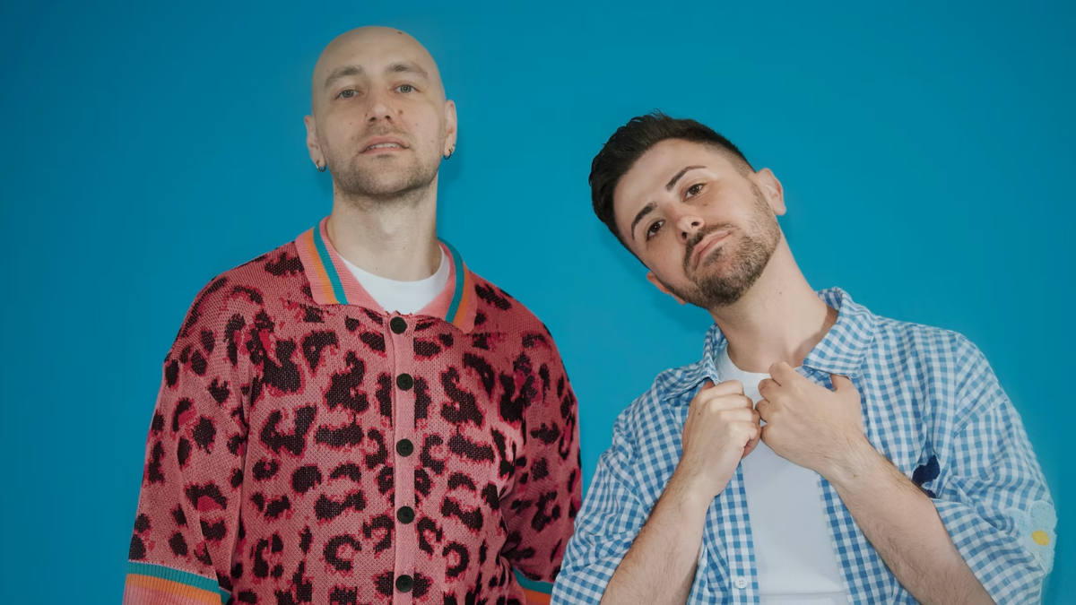 neontown lean into modern romance on new alt-pop single ‘Casual’
