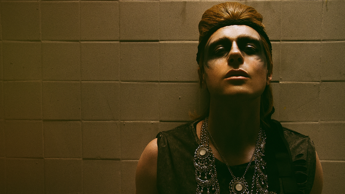 Fior confronts power and morality on new single “Listen”