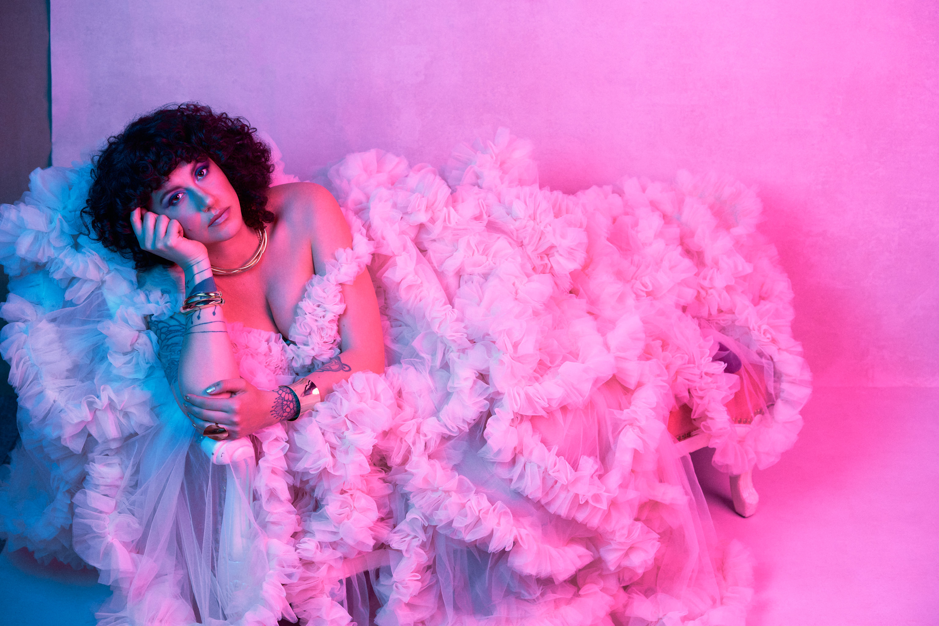 the della kit finds freedom on new record ‘Dreams Speaking in Colour’