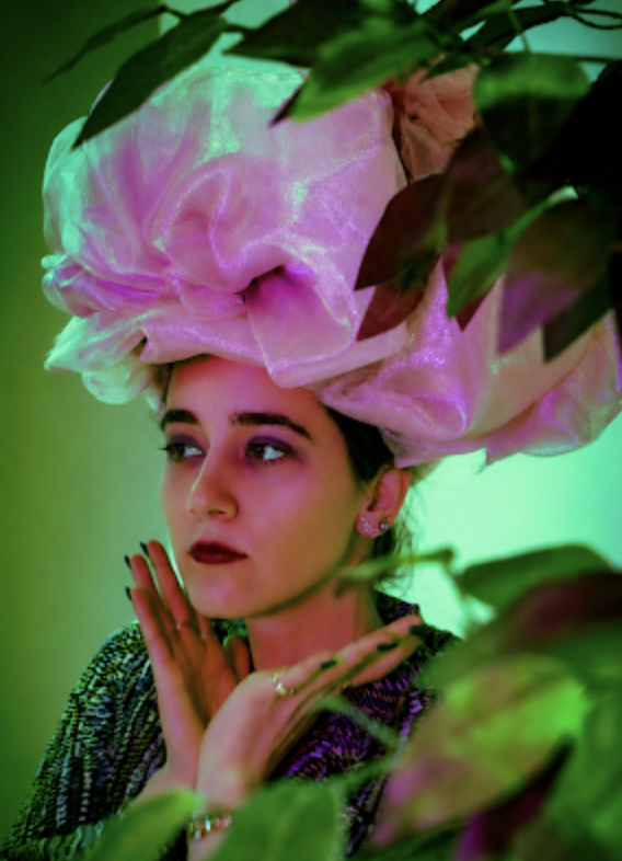 Della Chase explores obsession on enticing single “Insane”